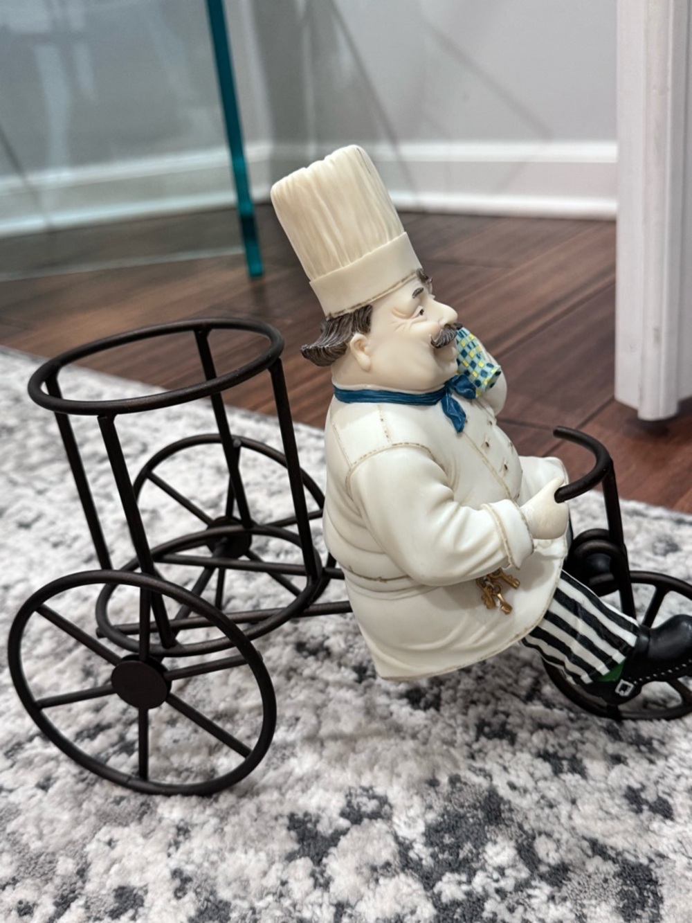VINTAGE Mud Pie x Tracy S. Flickinger
COLLECTIBLE French Chef Wine Bottle Holder